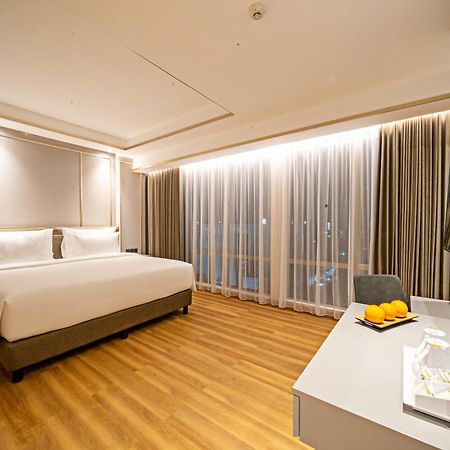 Platinum Hotel Tunjungan סוראבאיה מראה חיצוני תמונה
