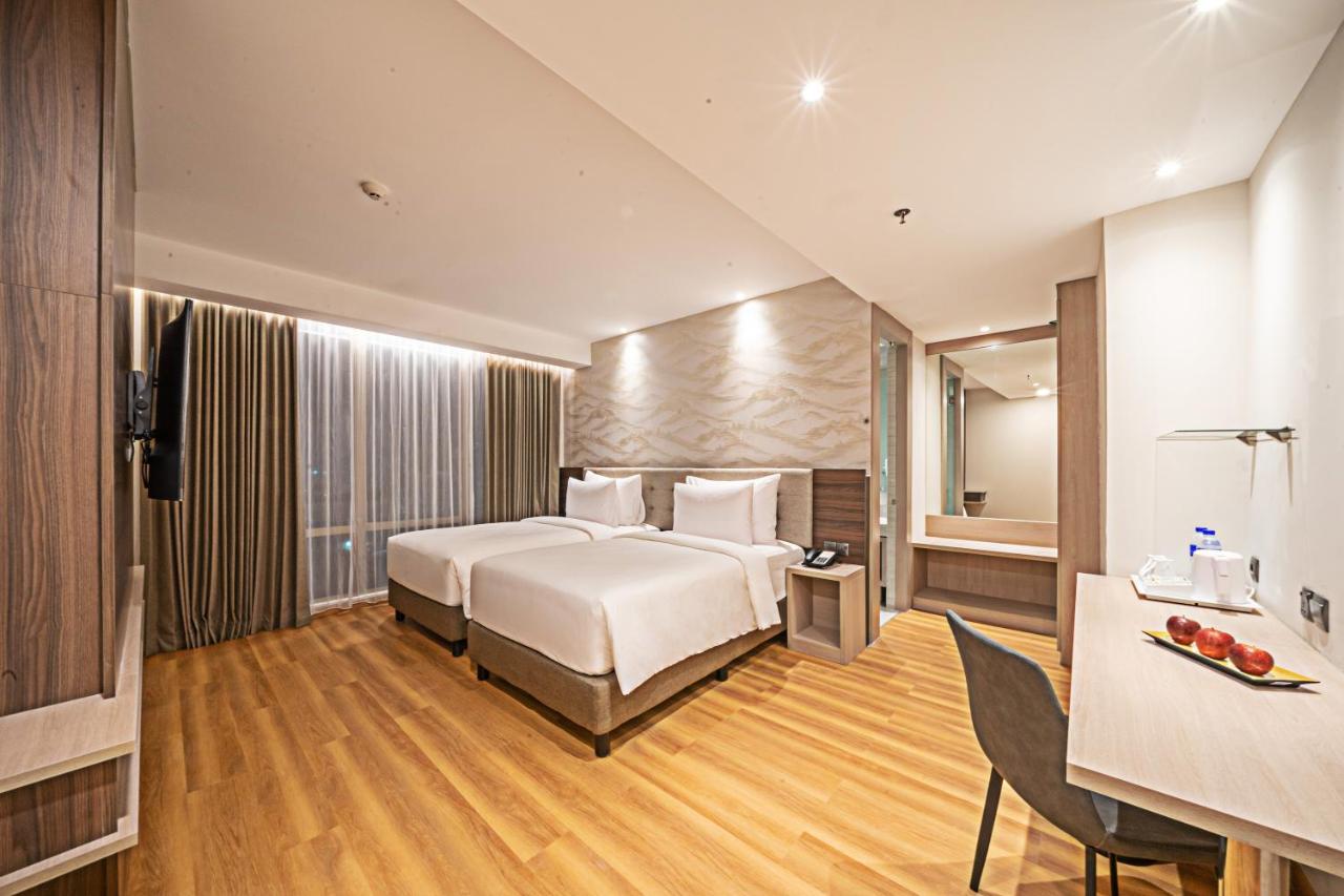 Platinum Hotel Tunjungan סוראבאיה מראה חיצוני תמונה