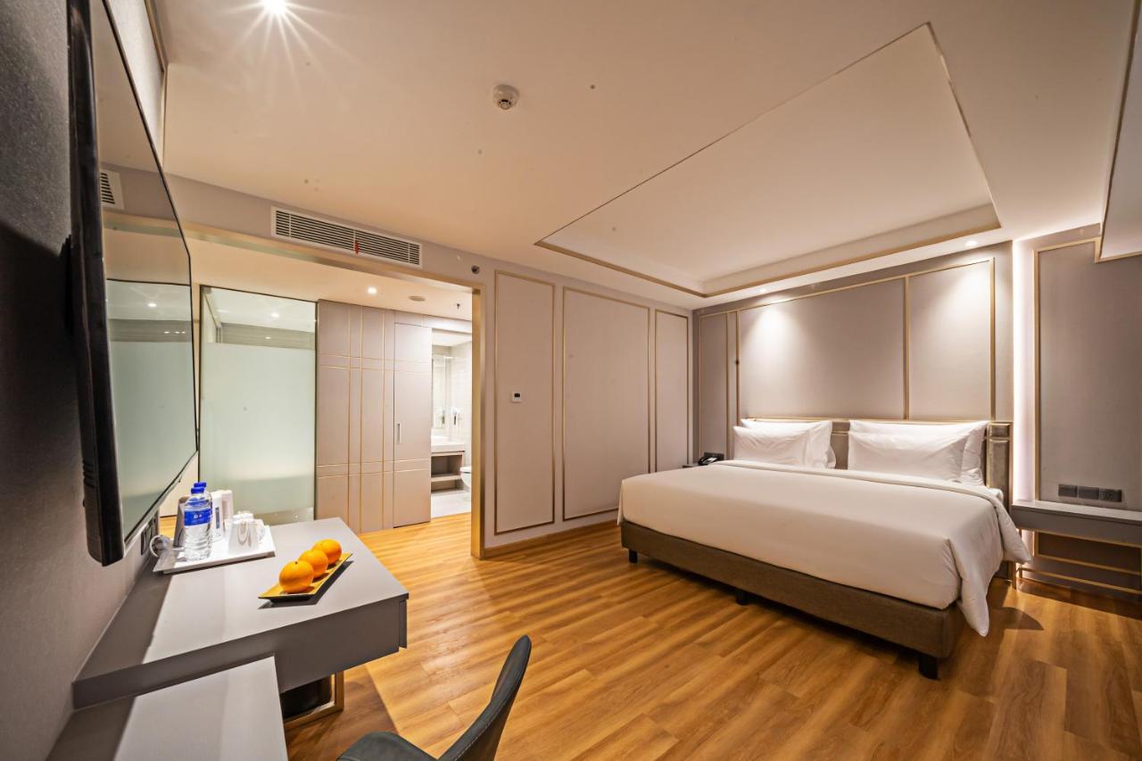Platinum Hotel Tunjungan סוראבאיה מראה חיצוני תמונה
