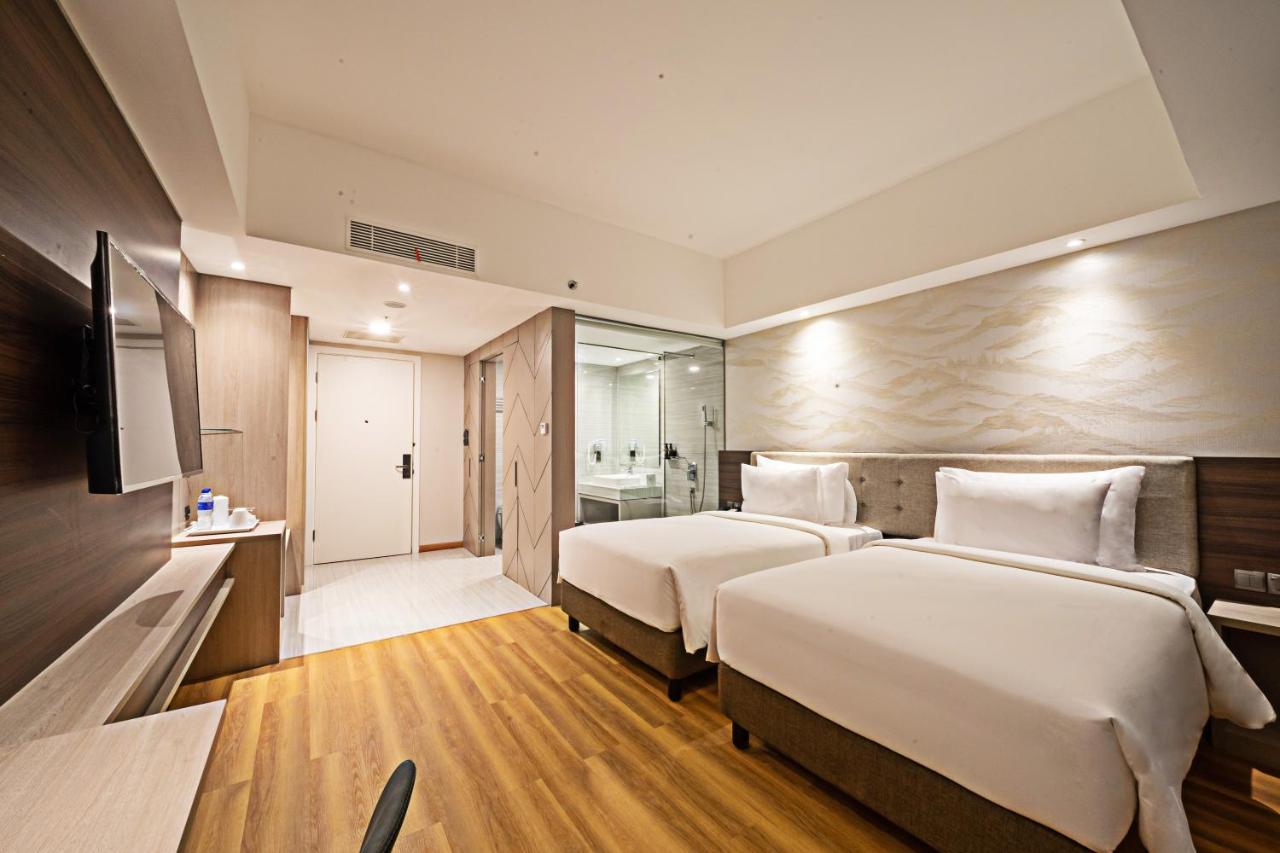 Platinum Hotel Tunjungan סוראבאיה מראה חיצוני תמונה