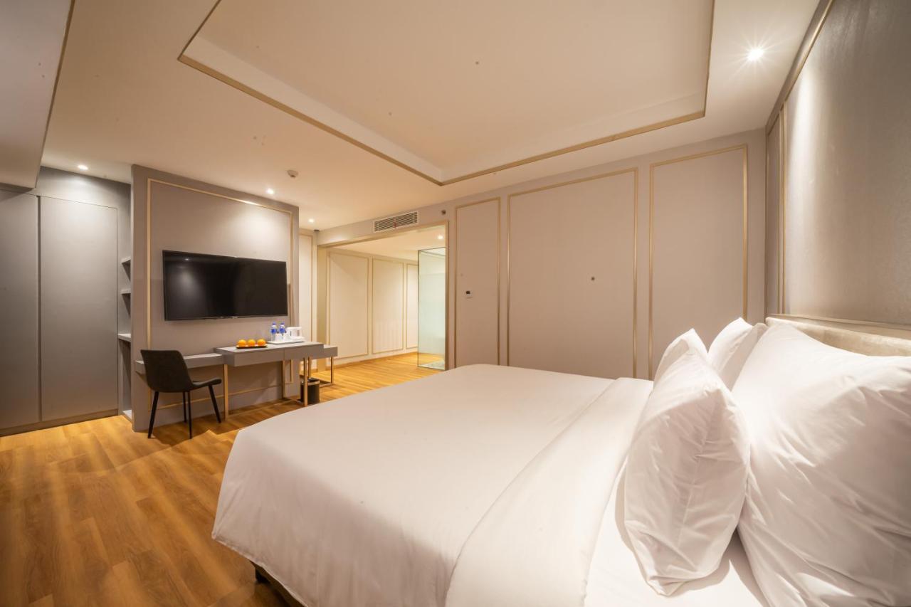 Platinum Hotel Tunjungan סוראבאיה מראה חיצוני תמונה