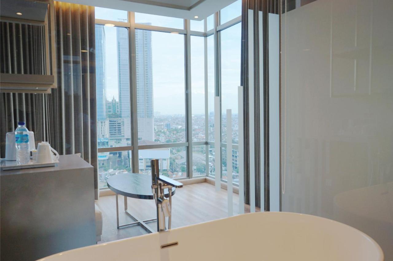 Platinum Hotel Tunjungan סוראבאיה מראה חיצוני תמונה