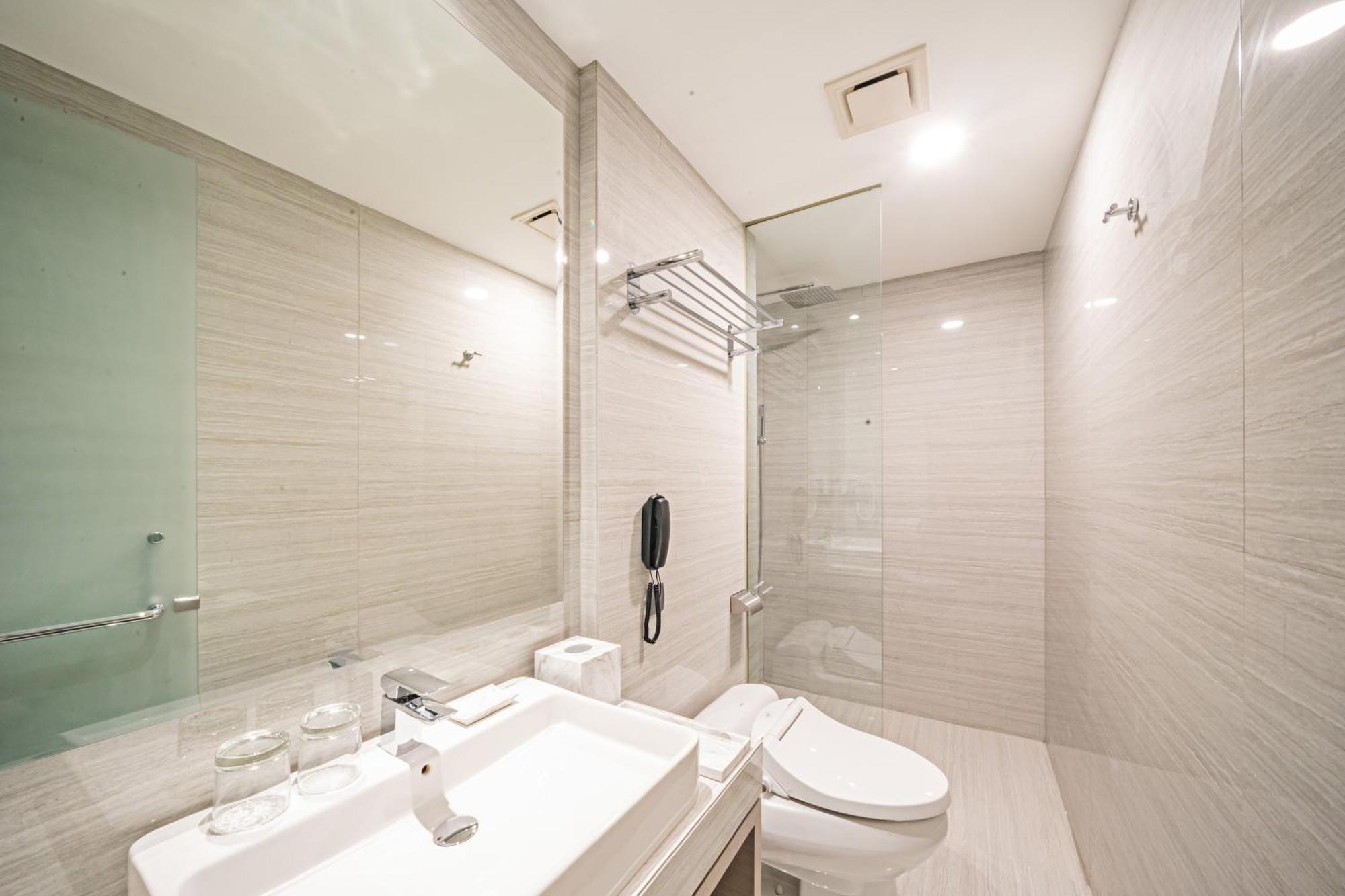Platinum Hotel Tunjungan סוראבאיה מראה חיצוני תמונה