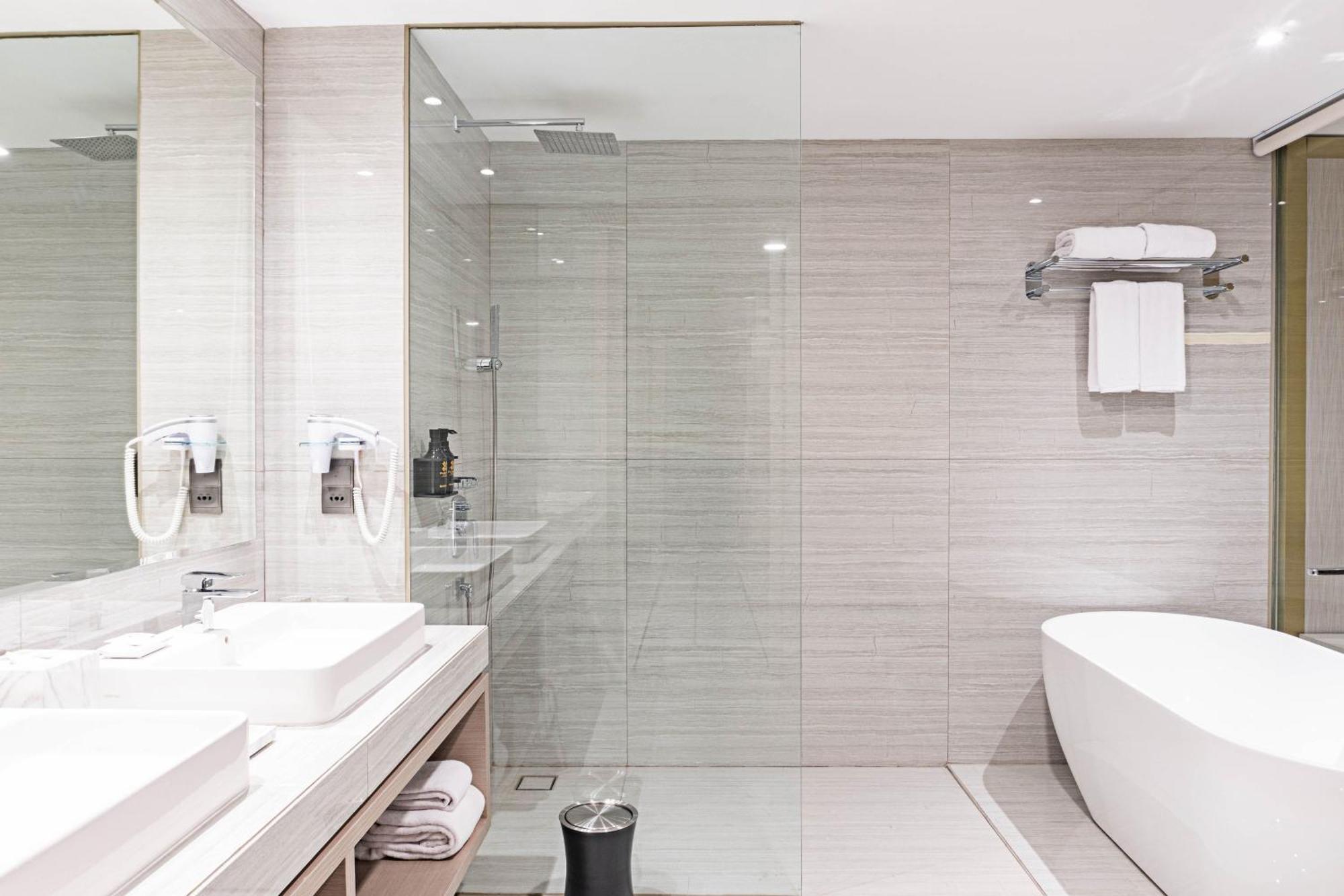 Platinum Hotel Tunjungan סוראבאיה מראה חיצוני תמונה
