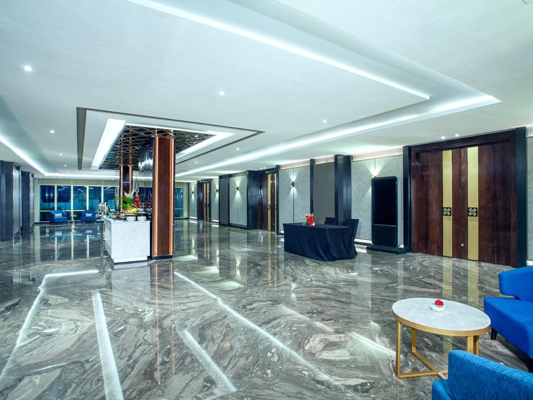 Platinum Hotel Tunjungan סוראבאיה מראה חיצוני תמונה