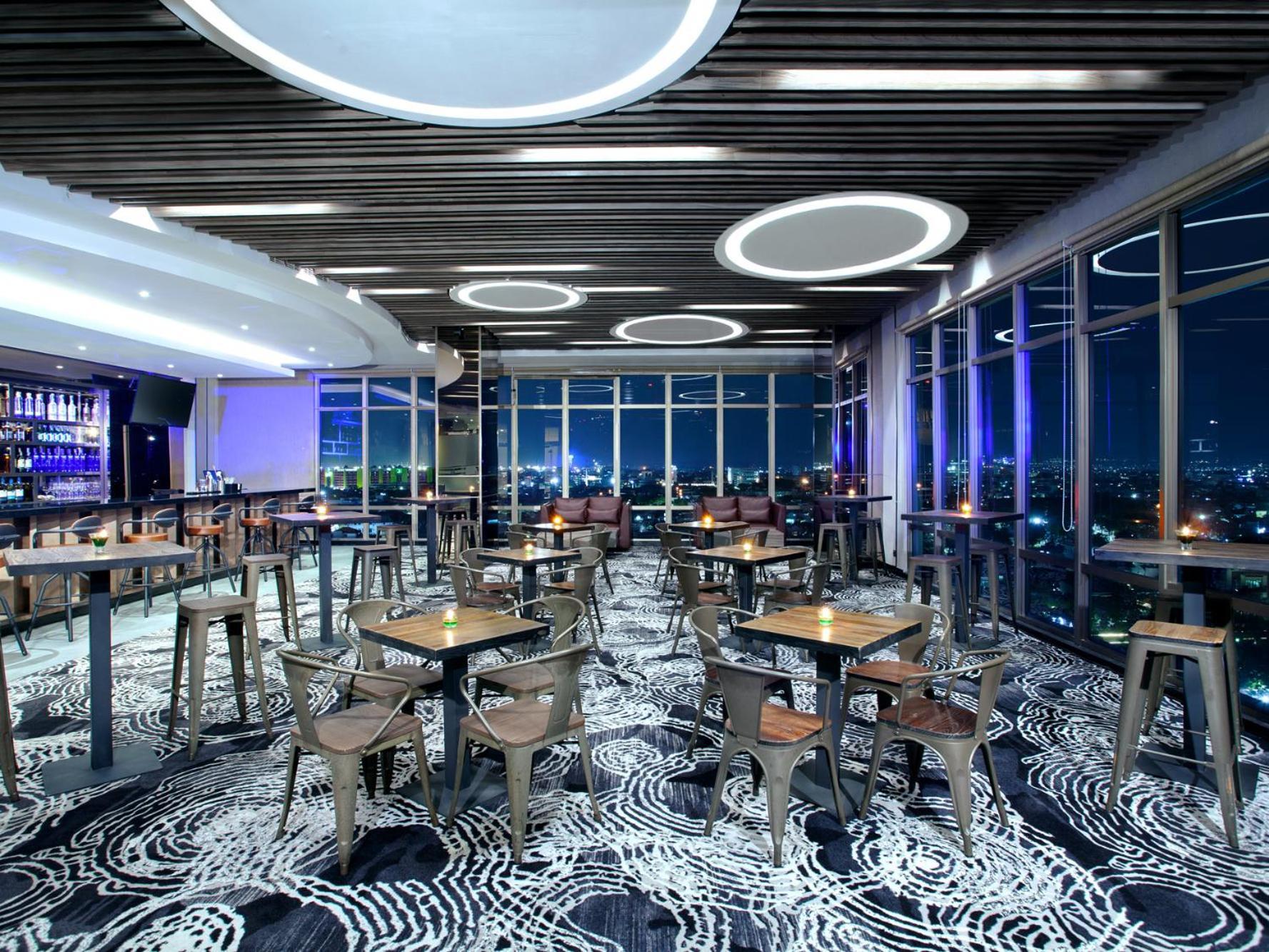 Platinum Hotel Tunjungan סוראבאיה מראה חיצוני תמונה