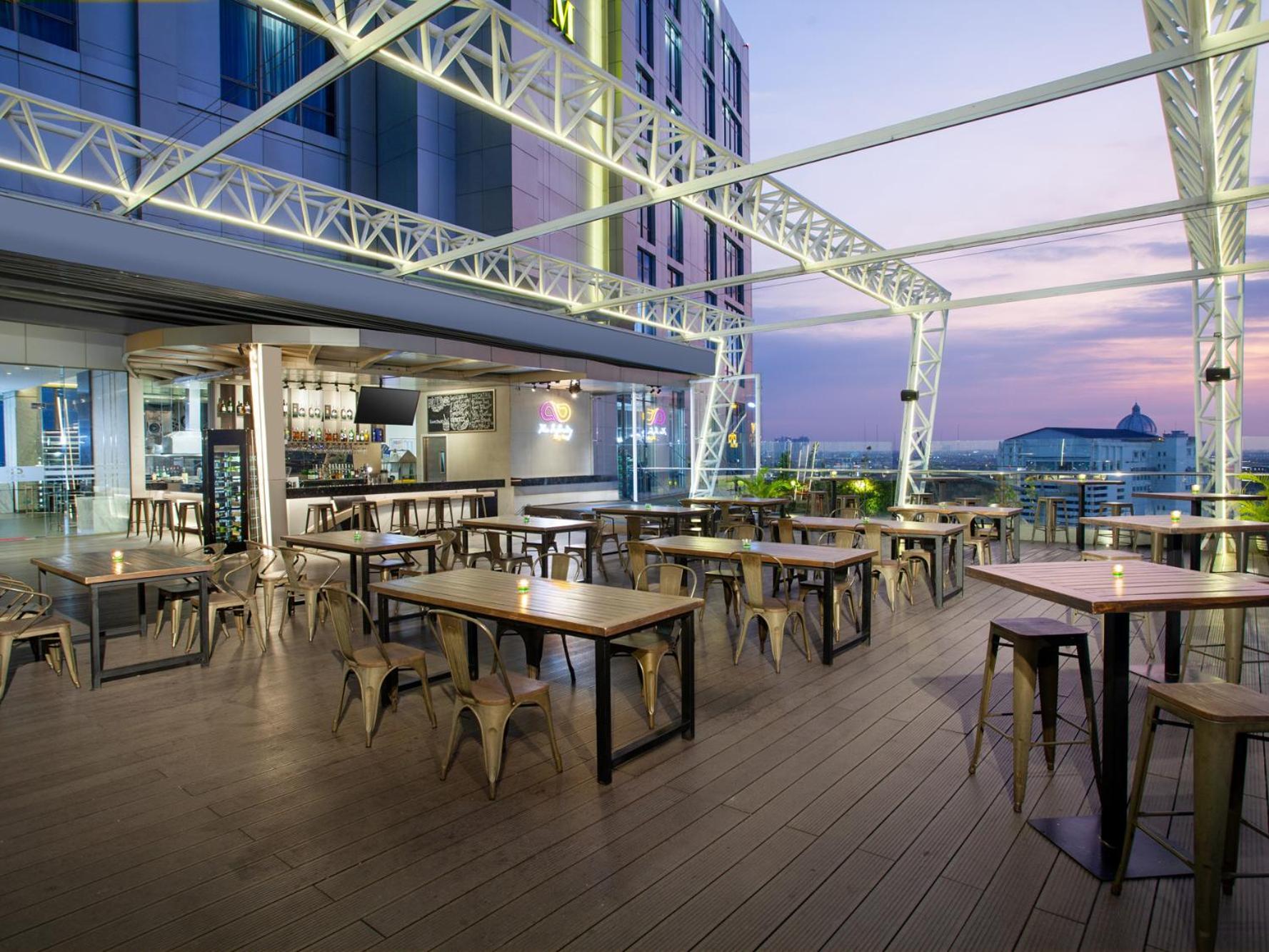 Platinum Hotel Tunjungan סוראבאיה מראה חיצוני תמונה