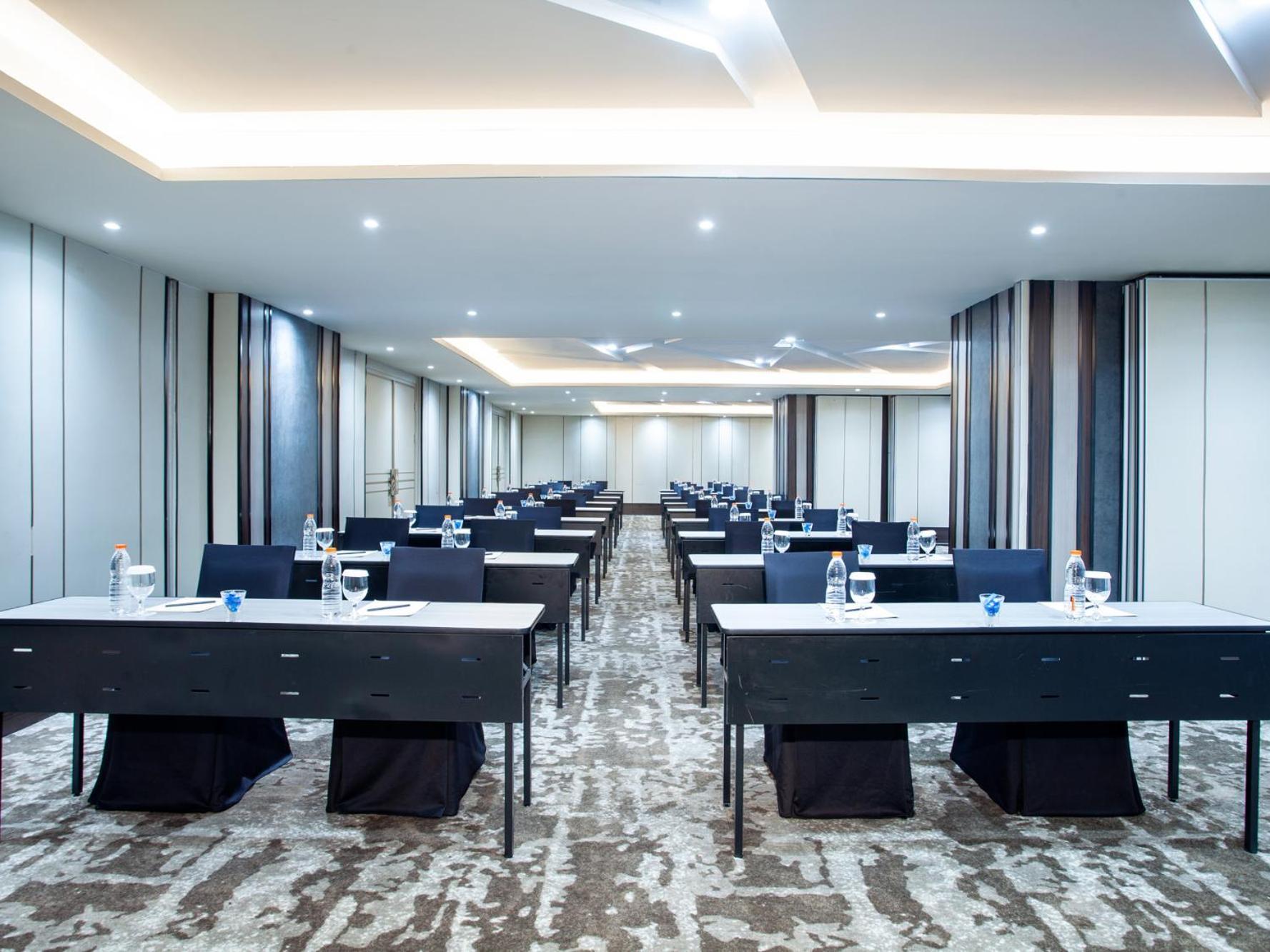 Platinum Hotel Tunjungan סוראבאיה מראה חיצוני תמונה